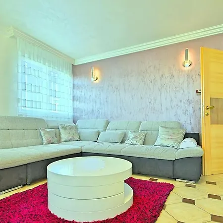 Viki By Briskva Apartment Porec