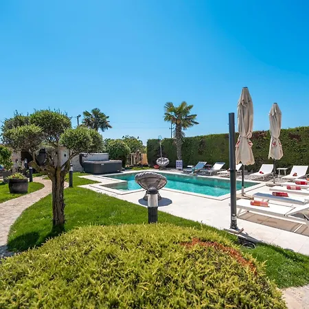 Viki By Briskva Apartment Porec