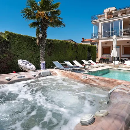 Viki By Briskva Apartment