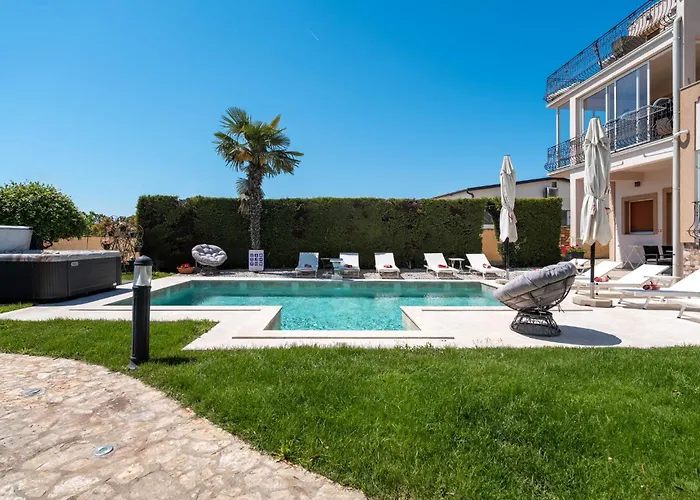 Апартаменти Viki By Briskva