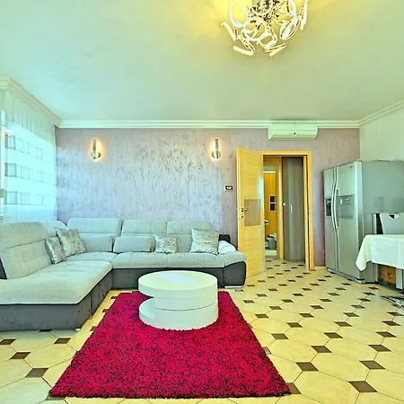 Viki By Briskva Apartment