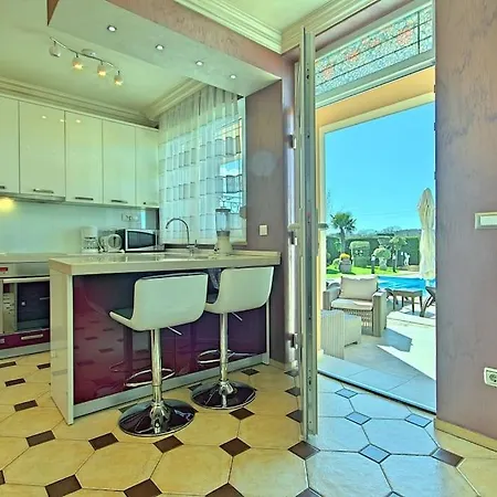 Viki By Briskva Apartment *